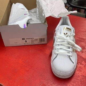 Adidas SUPERSTAR shoes Size 9 BRAND NEW WITH TAG AND BOX